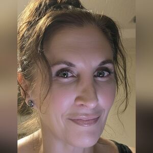 Hi, I'm Ree (or Dharma), at your service. Open to bundles, ideas & offers!